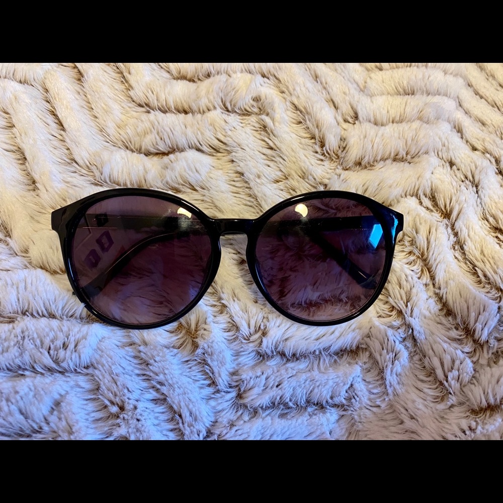 Sunglasses! - Picture 4 of 6